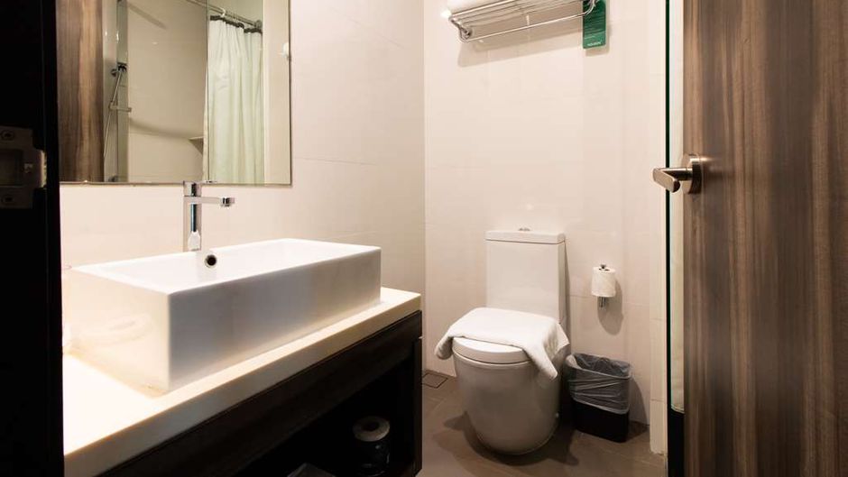 Aqueen Paya Lebar Room