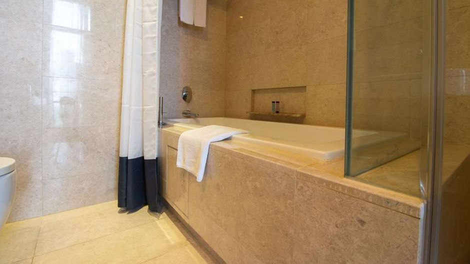 Aqueen Paya Lebar Suite