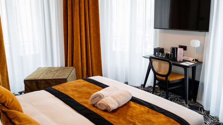 Regina Hotel Room