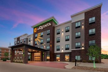 La Quinta Inn & Suites by Wyndham