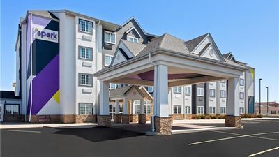 Coratel Inn & Suites by Jasper Rochester