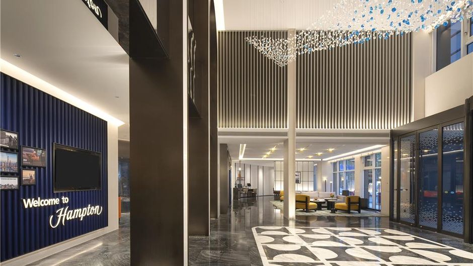 Hampton Inn May Fourth Square Lobby