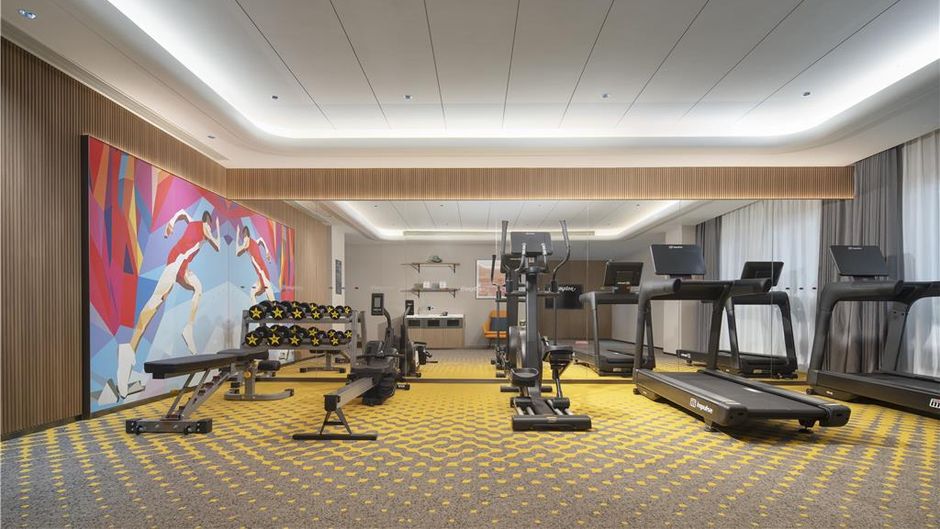 Hampton Inn May Fourth Square Health