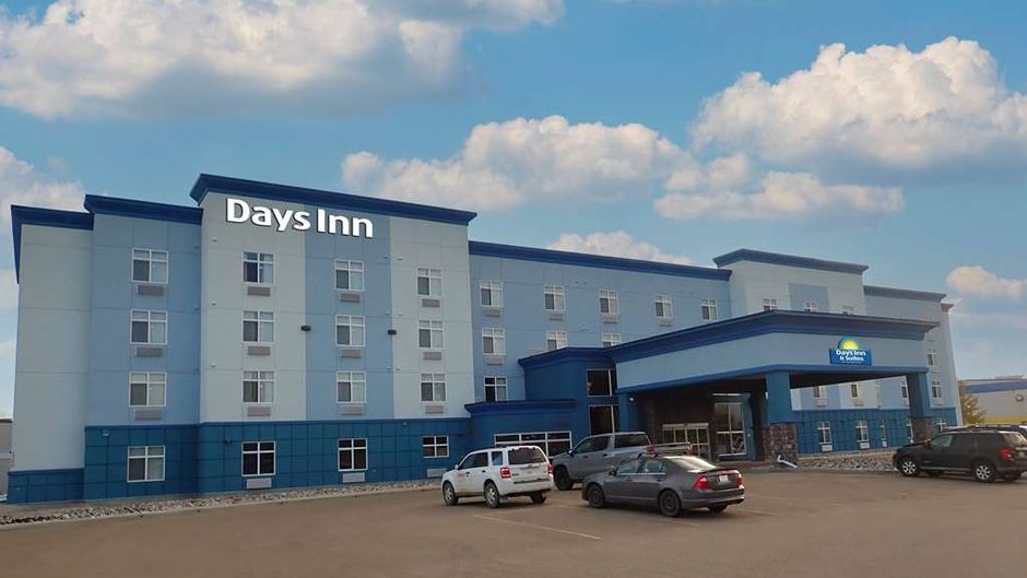 Days Inn & Suites Fort Saskatchewan Exterior