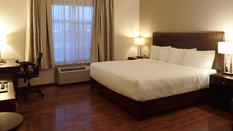 Days Inn & Suites Fort Saskatchewan Room