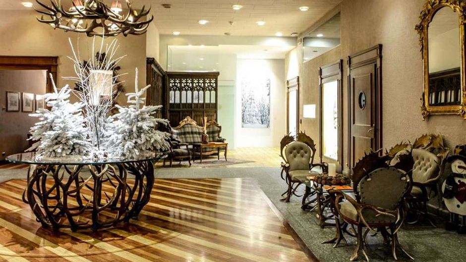Royal Golf Hotel Lobby