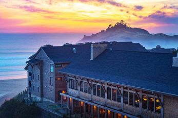 Headlands Coastal Lodge & Spa