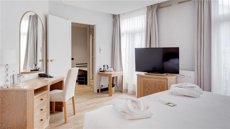 Best Western Plus Le Picardy Room