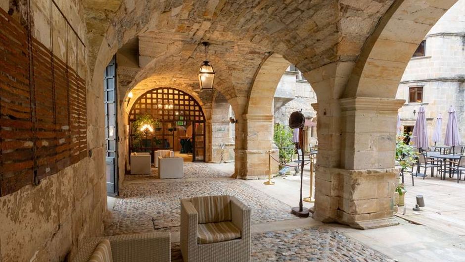 Chateau des Ducs de Joyeuse Lobby