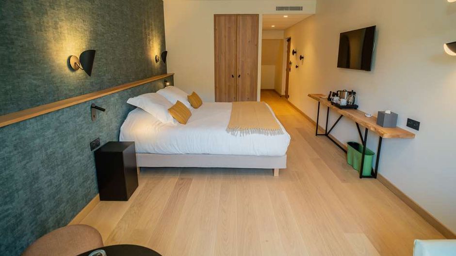 Auberge De La Caillere Room