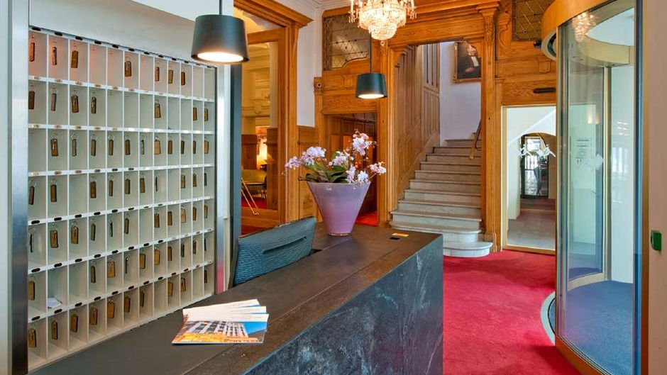 Hotel Schweizerhof Lobby