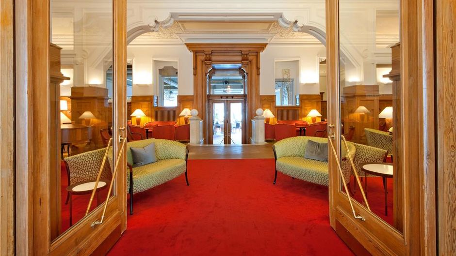 Hotel Schweizerhof Lobby
