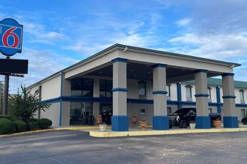 Super 8 Canton