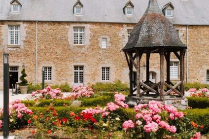 Hotel De L' Abbaye Le Tronchet