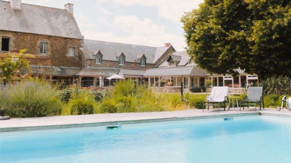 Hotel De L' Abbaye Le Tronchet Pool