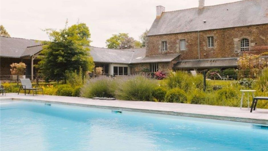 Hotel De L' Abbaye Le Tronchet Pool