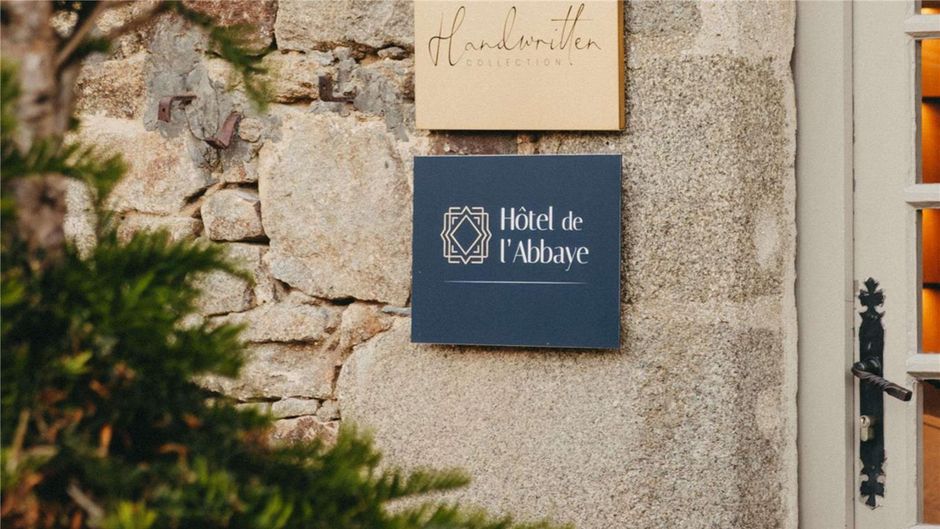 Hotel De L' Abbaye Le Tronchet Exterior