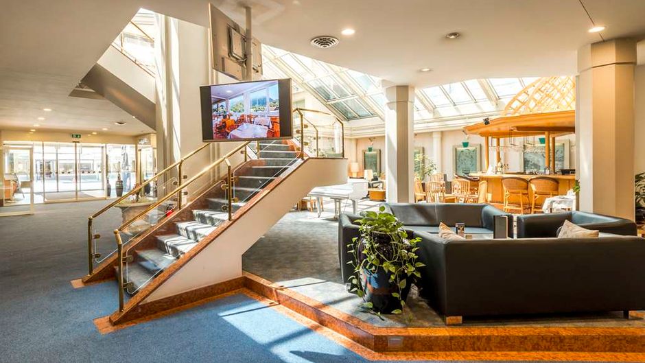 Metropole Hotel Lobby
