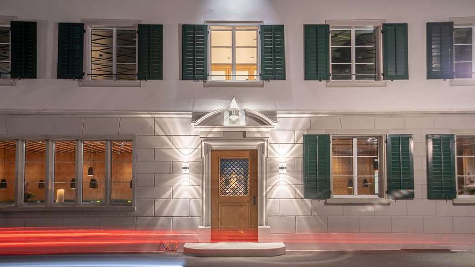 CASPAR   The Three-House Hotel Exterior