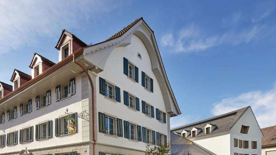 CASPAR   The Three-House Hotel Exterior
