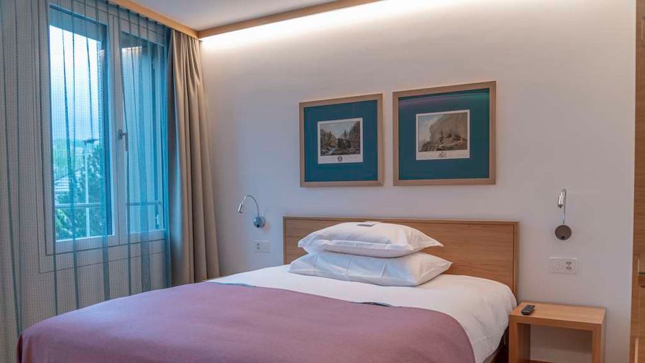 CASPAR   The Three-House Hotel Room