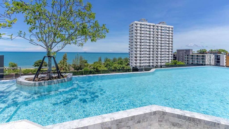 Howard Johnson Pattaya JC Pool