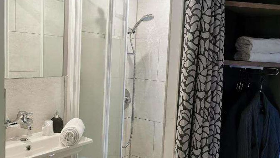 A & H Privilege Hotel Room