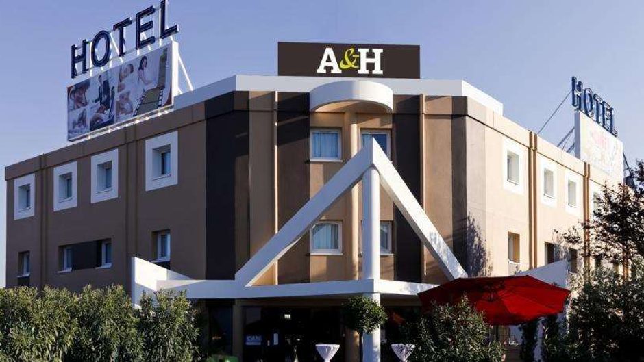 A & H Privilege Hotel Exterior