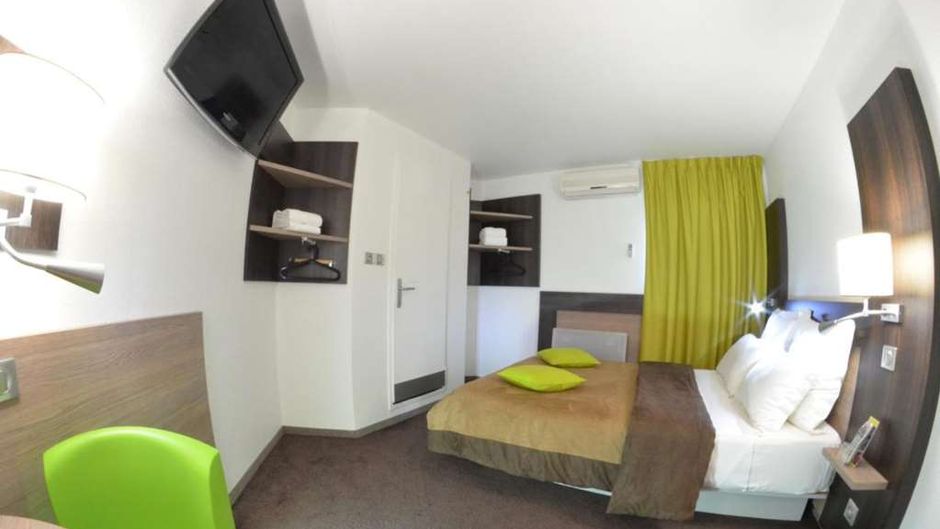A & H Privilege Hotel Room
