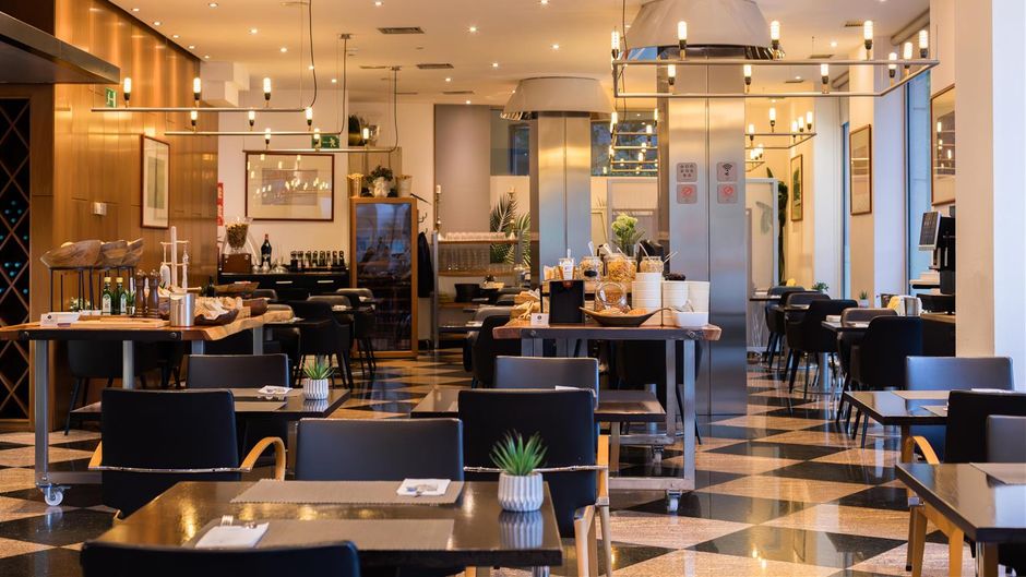 Abba Sants Hotel Restaurant