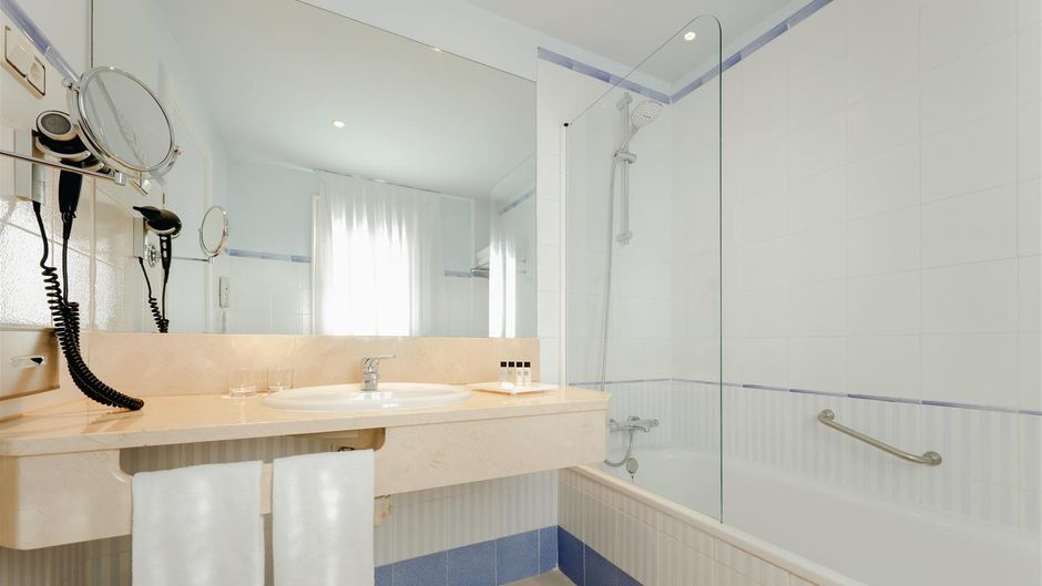abba Euskalduna Hotel Room