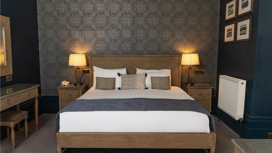 The Lansdowne Hotel Suite