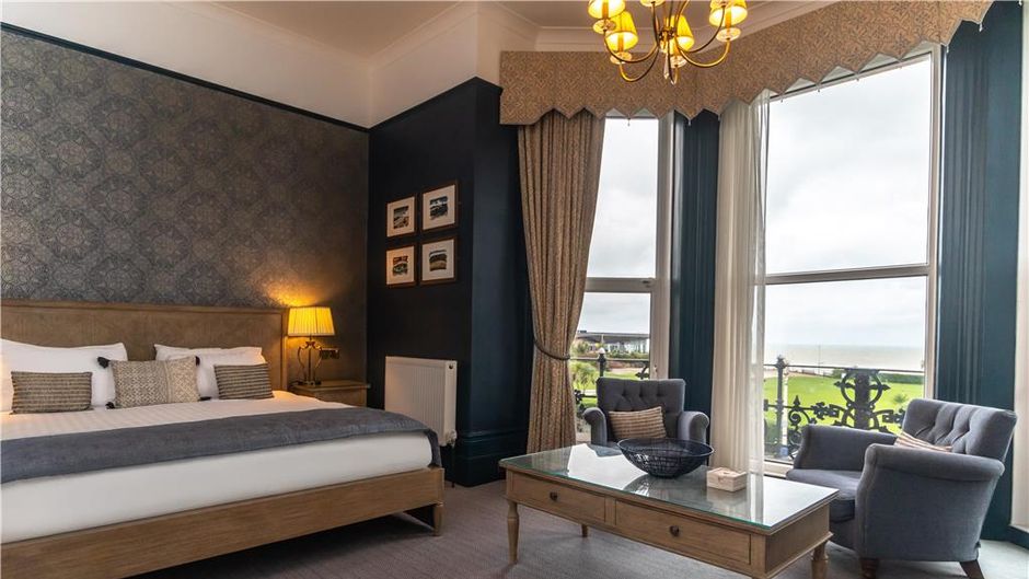 The Lansdowne Hotel Suite