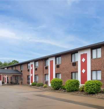 Ramada by Wyndham Cedar Rapids South