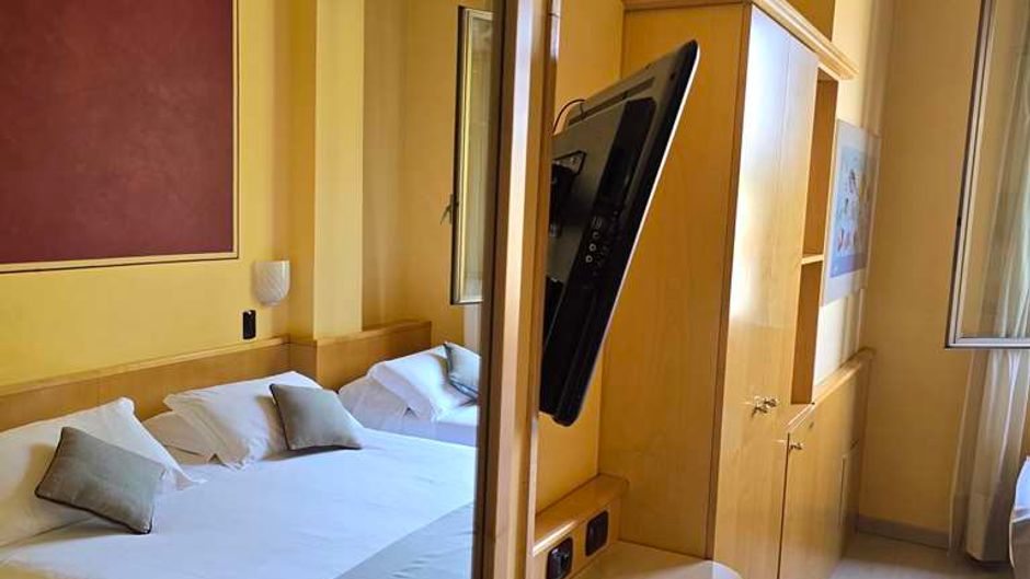 Sant'Ambroeus Hotel Room