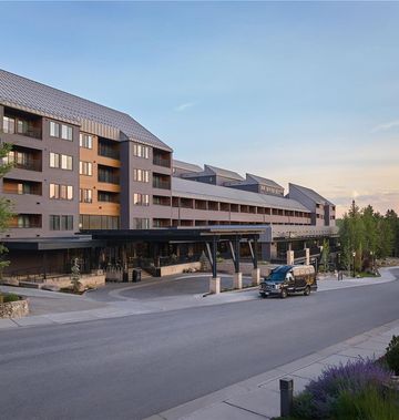 Hotel Alpenrock, Curio Collection