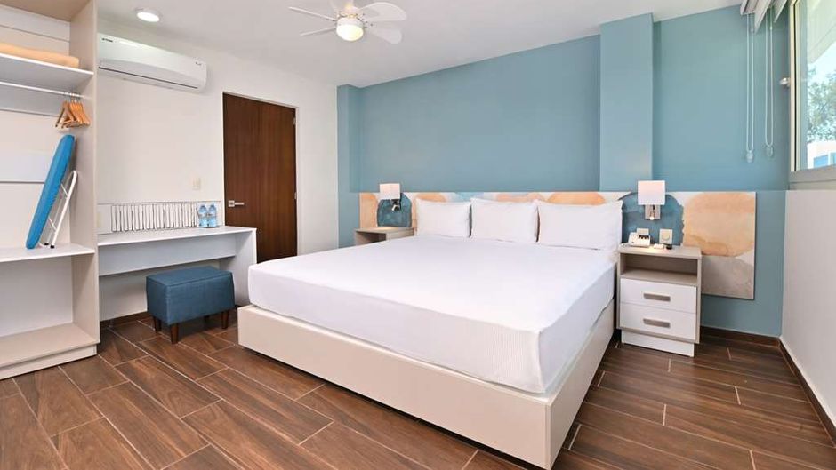 Vista Express Guadalajara Expo SureStay Suite