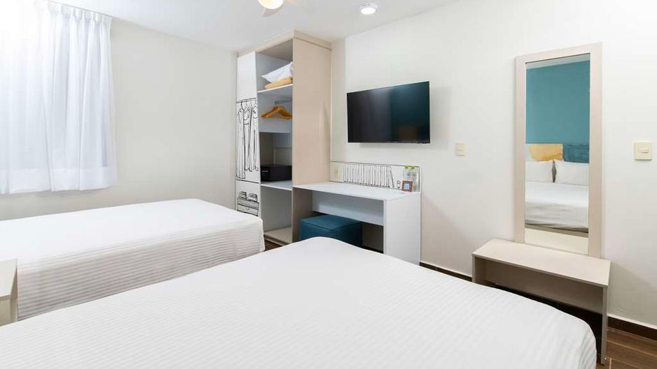 Vista Express Guadalajara Expo SureStay Room