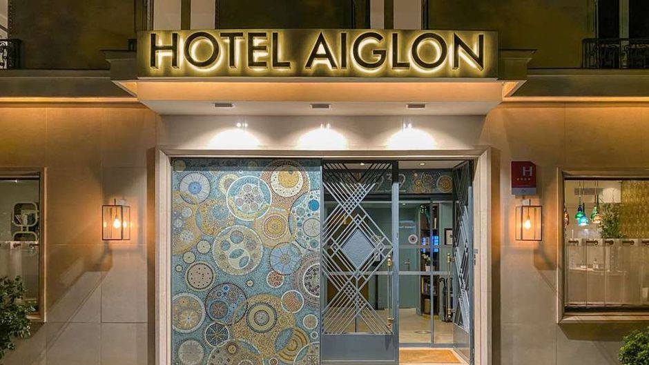 Aiglon Hotel Exterior