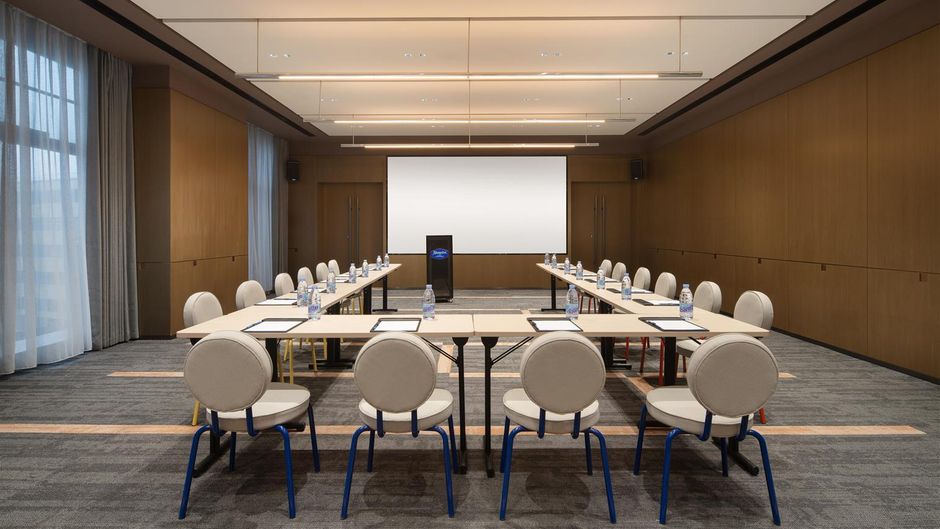 Hampton Cixi Guanhaiwei Meeting