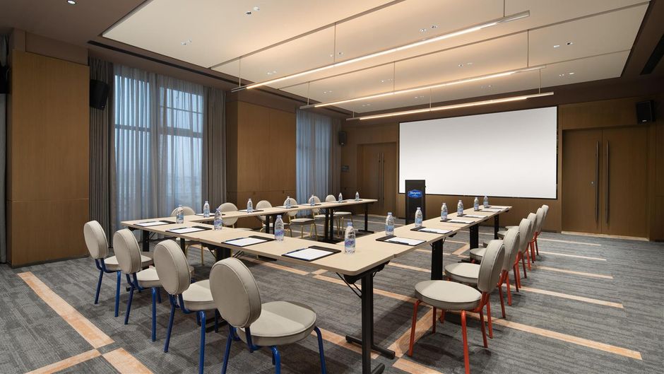 Hampton Cixi Guanhaiwei Meeting