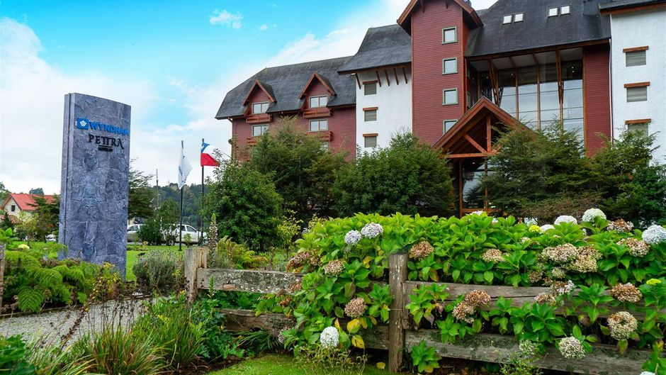 Hotel Cumbres Patagonicas Exterior