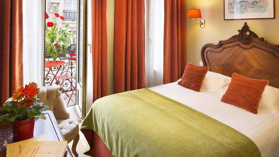 New Orient Hotel Room