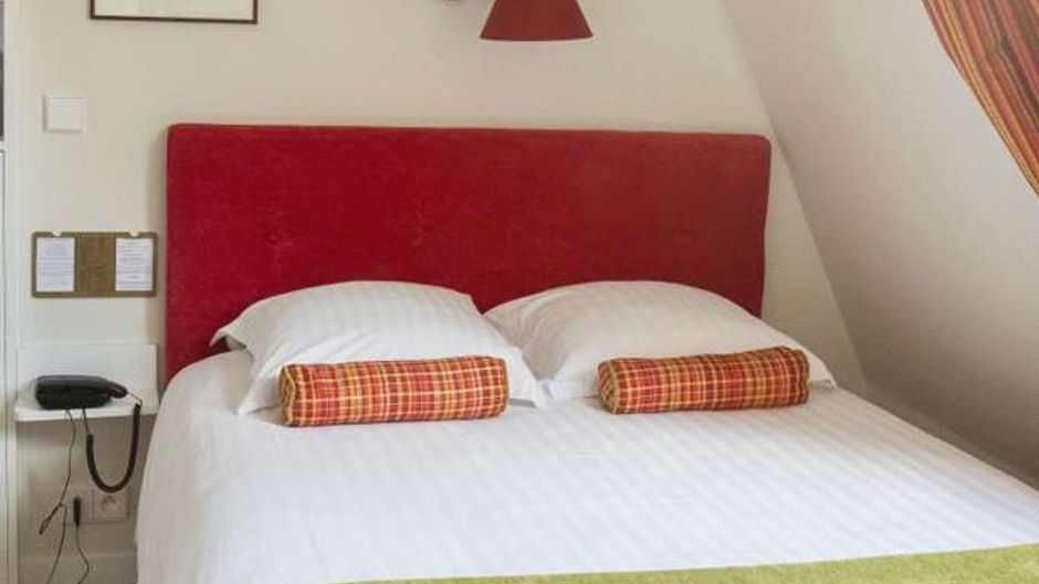 New Orient Hotel Room