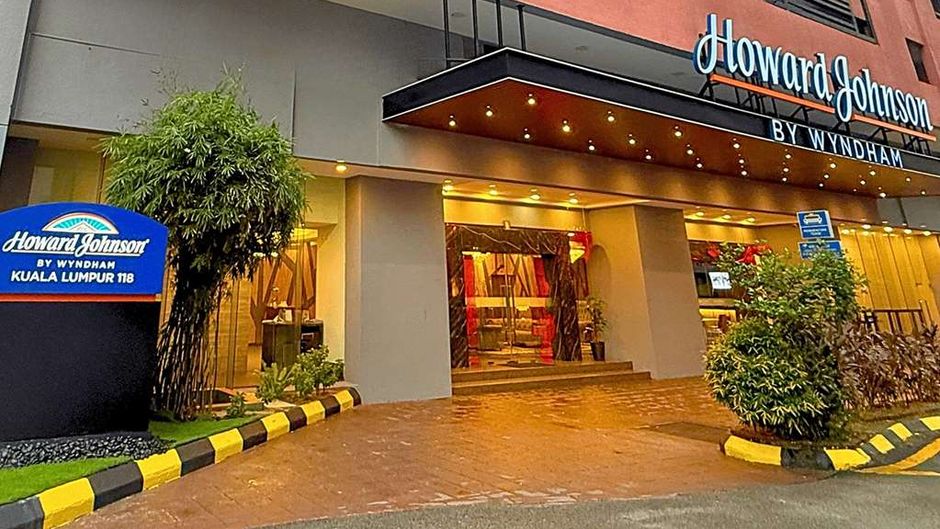 Howard Johnson Kuala Lumpur 118 Exterior