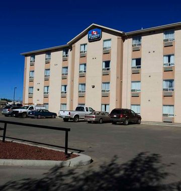 Pomeroy Inn & Suites Fort St John