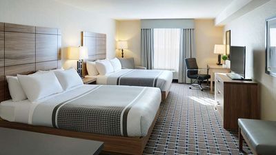 Pomeroy Inn & Suites Vermilion