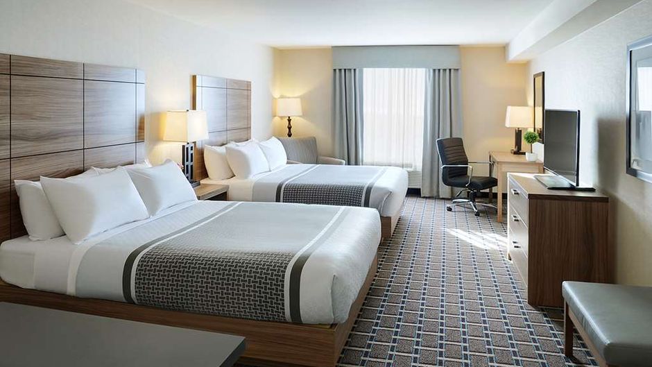Pomeroy Inn & Suites Vermilion Room