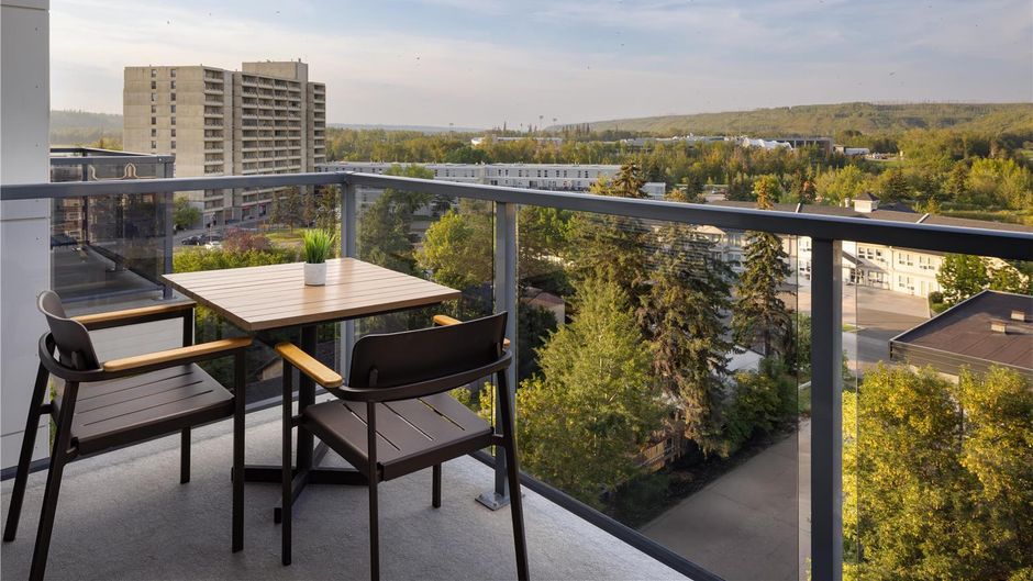 Pomeroy Hotel Fort McMurray Exterior