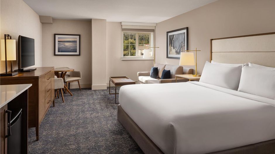 Pomeroy Hotel Fort McMurray Room